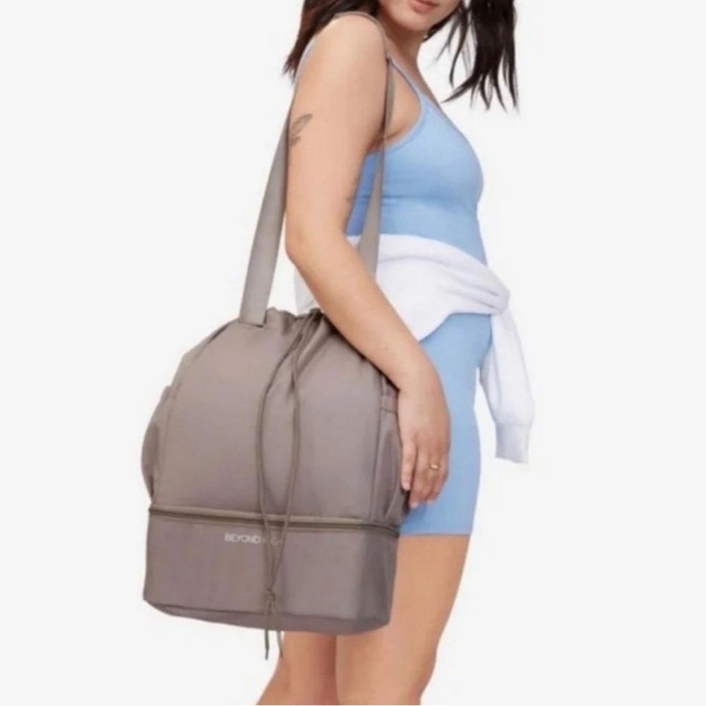 Beyond Yoga Mauve Backpack - Picture 3 of 10